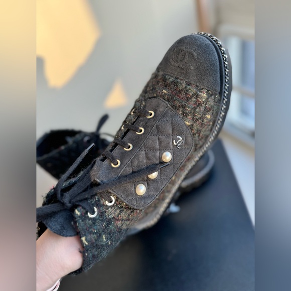 CHANEL Tweed Suede Calfskin Pearl Boots with Chain Accent, Blue/Green, size 9 - Picture 12 of 16